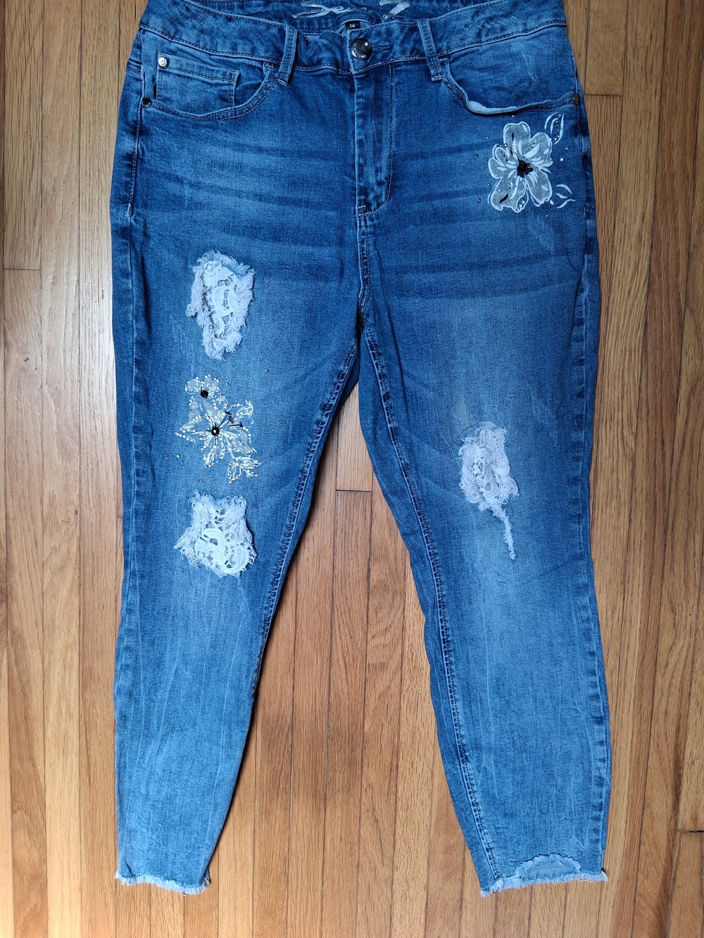 Seven7 Women’s Blue Embroidered Distressed Jeans